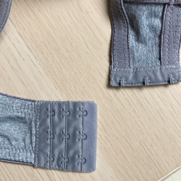 EUC Heather Gray Bra with Molded Cups and Underwire, 38C, removable strapless - Picture 9 of 9